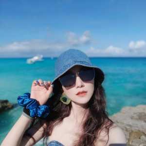 韩雪北美海岛度假，蓝色牛仔装扮，状态超美～～