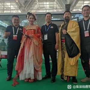 集盒空间集装箱移动房厂家与天津国际文化旅游展会的明星合影