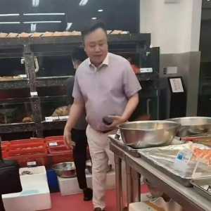 曾经的首富，如今的大肚