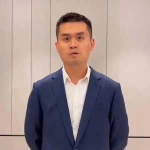 2012年，一位象棋明星如闪电般登场！