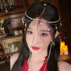 感觉周诗雨比宋昕冉更有明星气势了