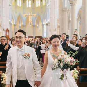 香港医生是不是很有钱，地位很高
