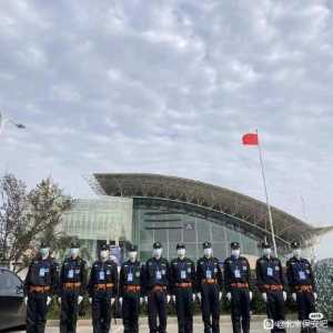 和明星近距离接触??的保安工作