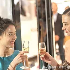 左边是中国明星高圆圆，右边是西方模特米兰达可儿，你喜欢哪个？