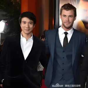 左边是中国明星王力宏，右边是美国雷神，你觉得哪个帅？