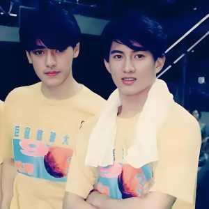 年轻时候的明星，左边是金城武，右边是吴奇隆，你觉得谁更帅？