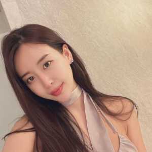 今天我是明星范，你们猜猜看是谁？快来评论区告诉我！