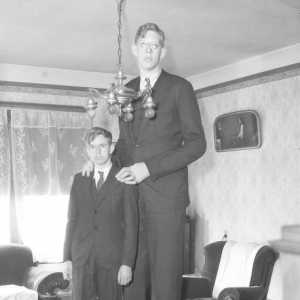 世界巨人＆明星＆侏儒身高合集 一厘米一段，出一个知名代表