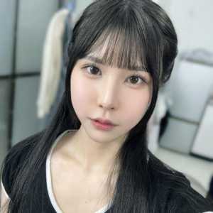 这是女朋友？感觉像是哪位明星来着，一时想不起来了