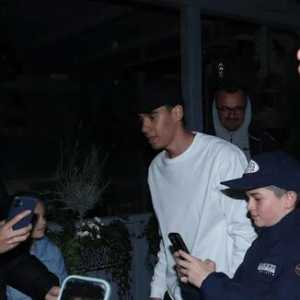 拜仁昨晚庆祝全过程：金玟哉只待了44分钟；凯恩最后才离开