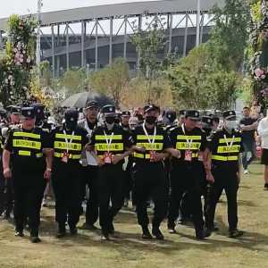 你河现在是顶流待遇，看这阵仗不输任何一个国内顶流明星