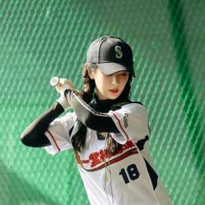 左边是中国明星杨紫，右边是韩国明星张元英，你喜欢哪个？