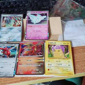 朋友去日本给带的礼物，没接触过宝可梦卡牌，只玩过游戏。
