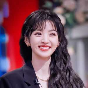 左边是中国明星田曦薇，右边是日本明星新垣结衣，你喜欢哪个？