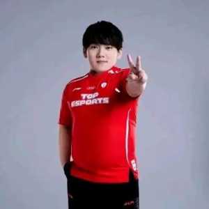 如果用明星选手JackeyLove形容崩铁的一个角色，你会选谁