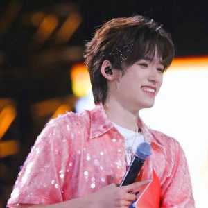 轩吧250615◆宋亚轩 舞台上的璀璨明星