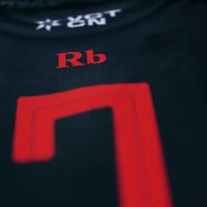 “云帆济沧海，明月照归程”