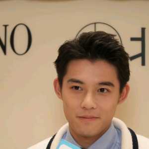 大连足球明星李嗣镕